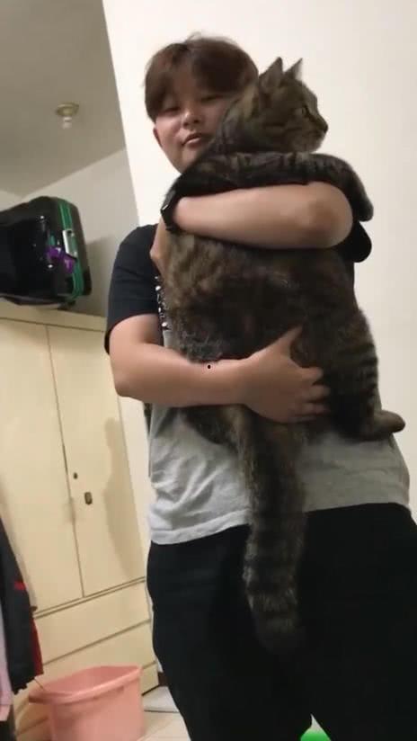 网友爆料猫爪丝袜视频,时尚还是另类？