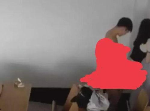 学院教室吃瓜事件视频